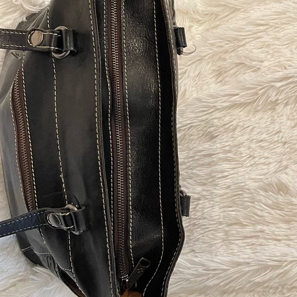 Like new black leather purse - Picture 3 of 8